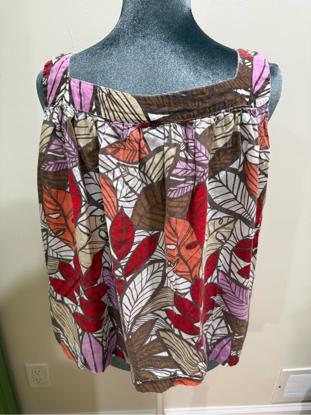 Anna Leaf-Print Sleeveless Top in Orange, Brown, Lavender, Cream - Picture 7 of 10